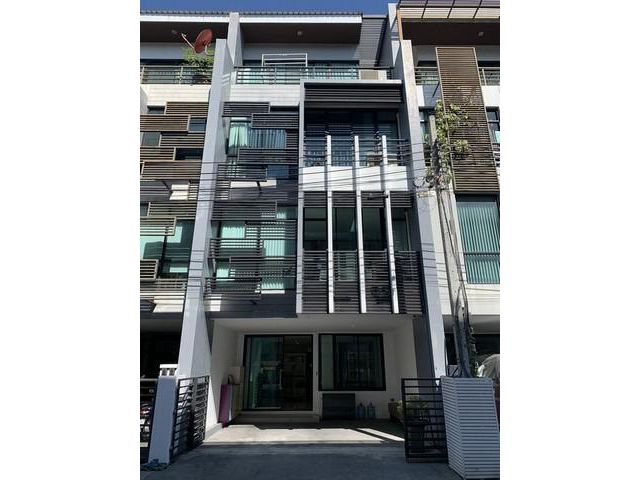 HS0584 ขายโฮมออฟฟิศ 4 ชั้น  ถนน พระราม 9 มี3 ห้องนอน 5 ห้องน้ำ เนอวาน่า แอท เวิร์ค