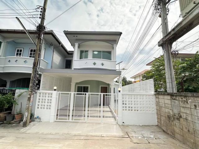 ทาวน์เฮ้าส์ 2 ชั้น(หลังมุม) 27.40 ตร.ว. หมู่บ้านเปี่ยมสุข1 ทำเลบางใหญ่ ตกแต่งครบ สวยเกินราคา พร้อมอยู่ ใกล้Lotus บางใหญ่