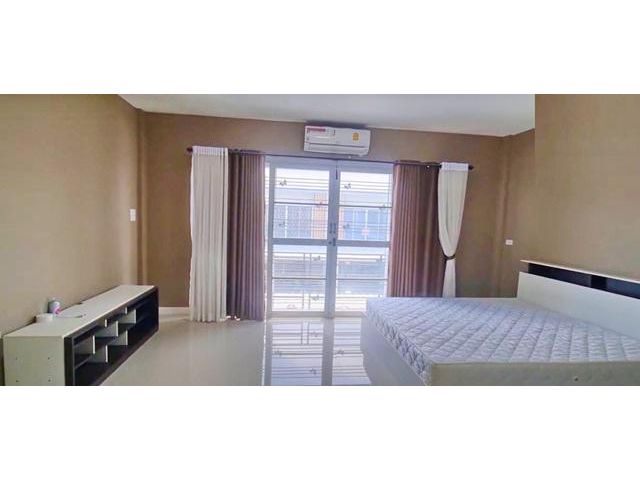 รร. สารสาสน์วิเทศเฉลิมไทย  ถ.เลี่ยงเมืองชลบุรี