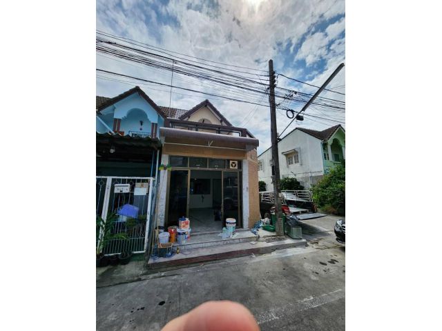 ทาวน์​เฮ้าส์​ 2 ชั้น  ลาดปลาเค้า 42 กทม