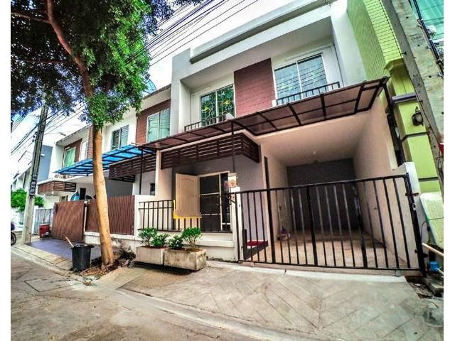 ขายทาวน์โฮม หมู่บ้านอารียา คัลเลอร์ 1 ลาดปลาเค้า