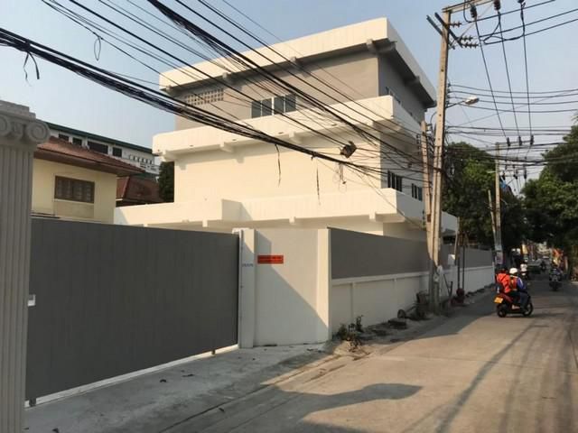 ขายตึกสำนักงาน 3 ชั้นแปลงมุม ซอยเทอดไท33 ใกล้รถไฟฟ้าBTSตลาดพลู ใกล้สะพานพระราม3