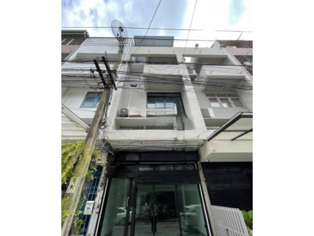 ให้เช่าอาคารพาณิชย์3.5ชั้น  ซอยบรมราชชนนี6