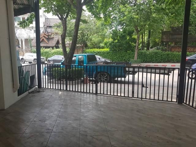 ให้เช่าอาคารพาณิชย์ 5ชั้น ริมถนนนาคนิวาส ลาดพร้าว71  เหมาะกับหลายธุรกิจหลายประเภท