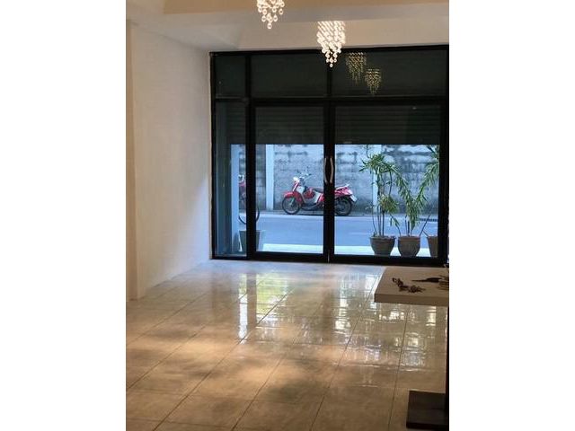 ให้เช่าอาคารพาณิชย์ 4ชั้น 1คูหา ถนนพระราม4