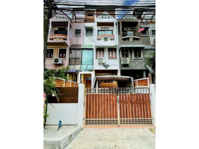 ทาวน์เอ้าส์ 3ชั้น สุขุมวิท 105ลาซาล