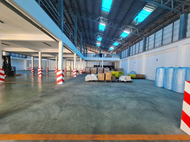 ให้เช่าโกดัง คลังสินค้า พร้อมออฟฟิศ บางนา กม 12 มาร์เก็ตวิลเลจ ใกล้สนามบินสุวรรณภูมิ ถนนตำหรุ-บางพลี พื้นที่่ 1,000 ตร.ม