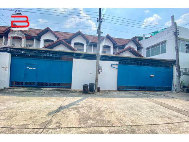 ทาวน์เฮาส์ หลังริม หมู่บ้าน อรุณธร ออเงิน สุขาภิบาล 5 ซอย 45 เนื้อที่ 40 ตรว. ถนนกาญจนาภิเษก เขตสายไหม