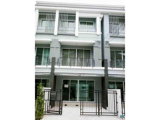 ให้เช่าทาวน์โฮมบ้านกลางเมือง (รามคำแหง 39) 3ชั้น 3นอน ครัว  ใกล้เดอะมอลล์ราม Airport Link เช่า 30000 บ/ด โทร 093-9594717