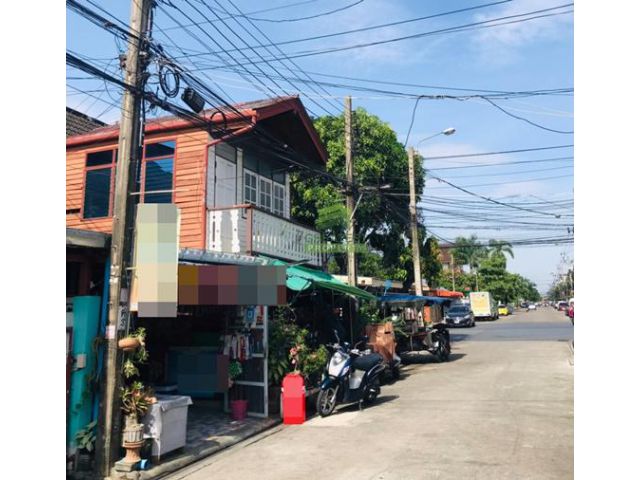 หมู่บ้านเสรี-อ่อนนุช 70/1 ขายด่วน ทาวน์เฮ้าส์ 2 ชั้น เนื้อที่ 23 ตร.ว ทำเลดี ถนนเมนหลัก