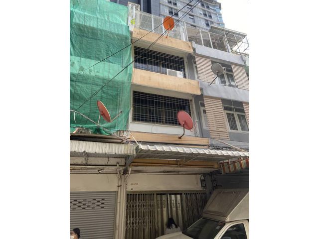 ขายพร้อมผู้เช่า / ตึกแถวใกล้จุฬาฯ 4 ชั้น แยกสะพานเหลือง ถ.พระราม4 3นอน 3น้ำ