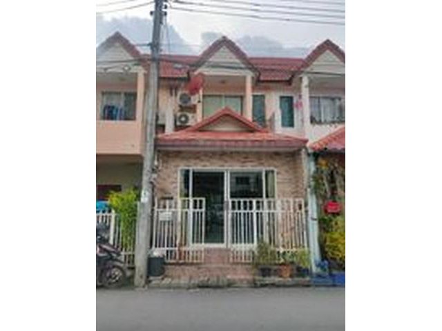 ทาวน์โฮม2ชั้นใกล้โรงเรียนบดินทรเดชา