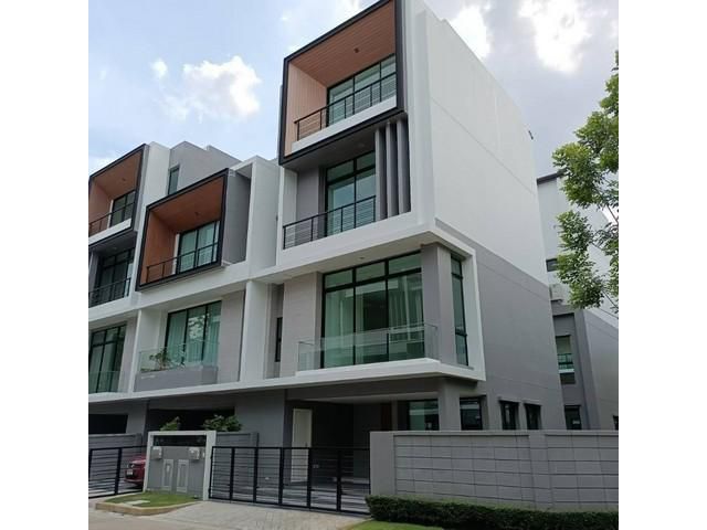 C2940 ให้เช่าทาวน์โฮม 3 ชั้นครึ่ง โครงการเนอวานา ดีฟายน์ ศรีนครินทร์ พระราม9 กรุงเทพกรีฑา