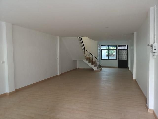 S2082 ขายทาวน์โฮม 3 ชั้น ซอยรัชดาภิเษก​ 3 หลังสถานทูตจีน รีโนเวทใหม่