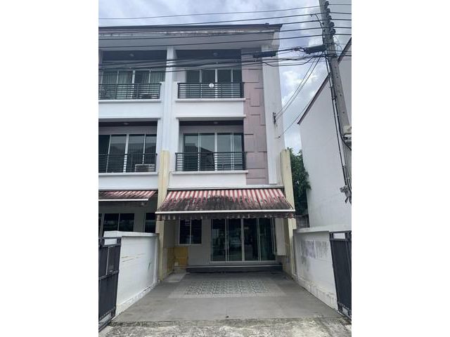 S2081 ขายทาวน์โฮม 3 ชั้น โครงการบ้านกลางเมืองลาดพร้าว 101 หลังมุม ย่านลาดพร้าว