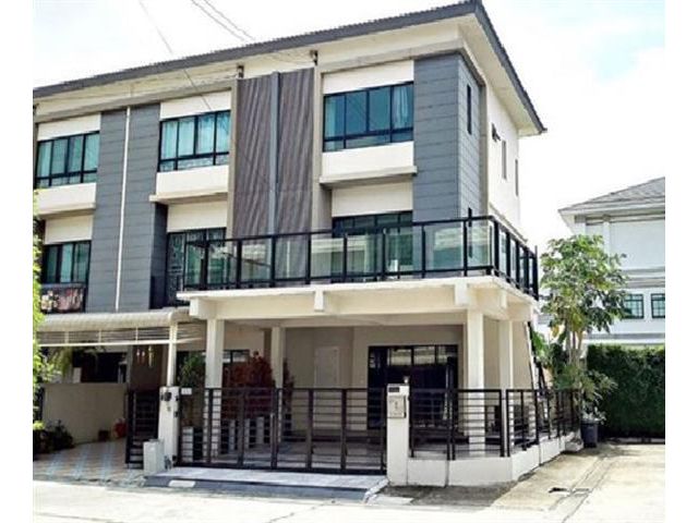 ให้เช่าทาวน์โฮม 3 ชั้น หลังมุม หมู่บ้านเดอะคอนเนค อัพ 3 ซอยเฉลิมพระเกียรติ ร9 ซอย 67