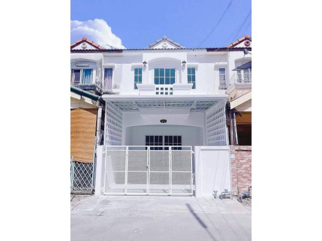 ทาวน์เฮ้าส์ 2 ชั้น #หมู่บ้านเคซี8 บ้านรับลมดีมาก ลมพัดเย็นตลอดทั้งวัน ด้านข้างเทพื้นปูกระเบื้องใหม่ ต่อเติมห้องครัวใหญ่