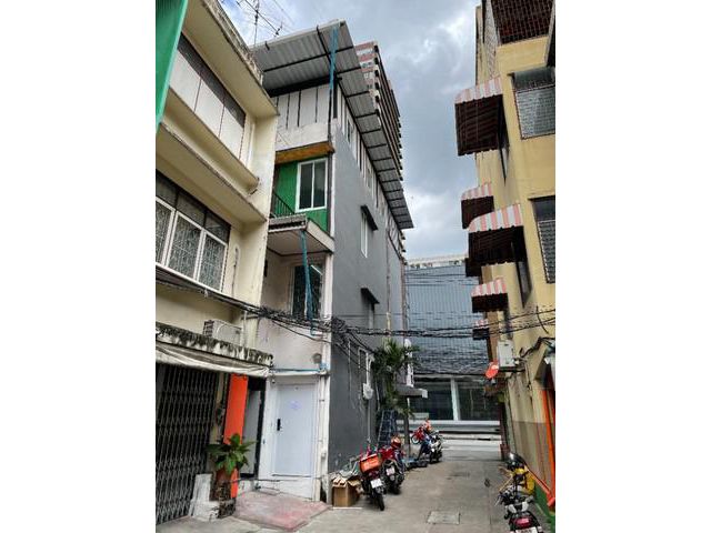 **ให้เช่าอาคารพาณิชย์ 3 ห้องติด