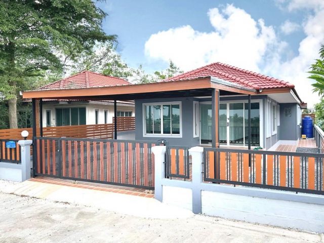 บ้านเดี่ยวชั้นเดียว ตกแต่งพร้อมอยู่ #หมู่บ้านสวนคลองสิบ ด้านหน้าฝั่งตรงข้ามเป็นลำคลอง บรรยากาศดี สูดอากาศบริสุทธิ์