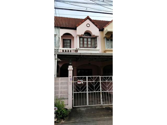 ให้เช่าทาวน์เฮ้าส์ 2 ชั้น หมู่บ้านฉัตรเกล้าวิลล่า ซอยนวมินทร์ 153