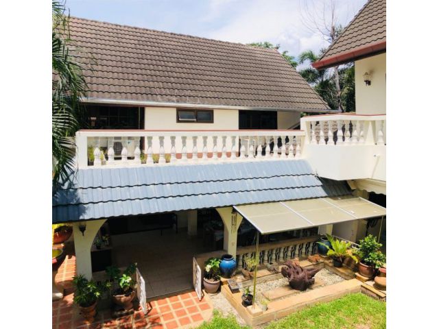 For Sale   Villa in Central Pattaya (S14-0220)