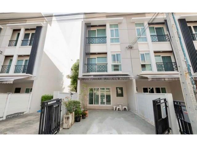 ขาย ทาวน์โฮม 3 ชั้น บ้านกลางเมือง พระราม 9