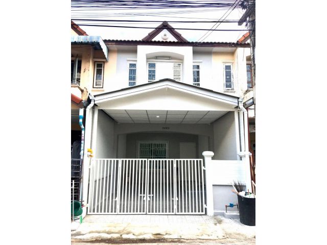 ทาวน์เฮ้าส์ 2 ชั้นสภาพดี หันหน้าทิศตะวันออก พร้อมอยู่ #หมู่บ้านเคซี1 ทำเลดี อยู่ต้นซอยข้างโรงเรียนขุมทอง มีรถตู้ไปตลาด