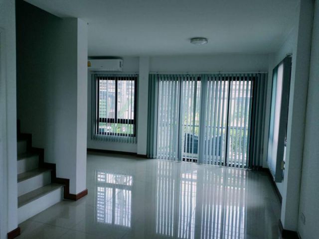 ให้เช่าทาวน์โฮม3ชั้น  ( บ้านหลังริม )  The Most ตรงข้ามโลตัส มีนบุรี