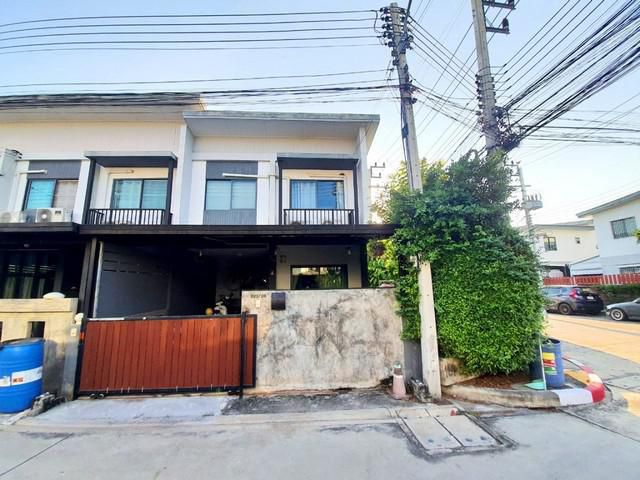 ขายทาวน์เฮ้าส์ ม.เมททาวน์ ถ.ปทุมธานีสายใน ปทุมธานี