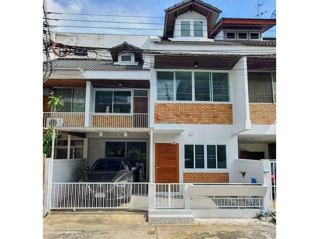 ขายทาวน์โฮม 3 ชั้น 220 ตร.ม  ซอยพหลโยธิน 2