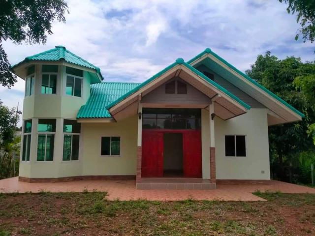 บ้านพร้อมที่ดิน #ลดราคา  ใกล้โรงพยาบาลโนนสูง จังหวัดนครราชสีมา  เอกสารสิทธิ์เป็นโฉนดครุฑแดง เนื้อที่ 200 ตาร