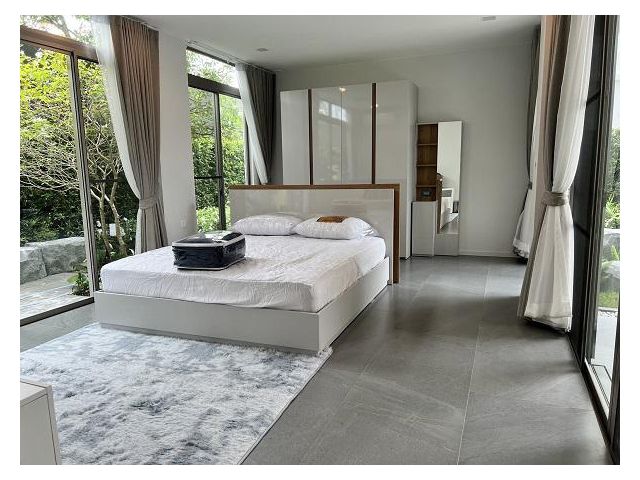 ให้เช่าบ้านเดี่ยว หมู่บ้าน VIVE พระราม 9  วิวสนามกอล์ฟ   เนื้อที่ 76 ตรว ใช้สอย  324   ตรม   3ห้องนอน 4 ห้องน้ำ จอดรถได้