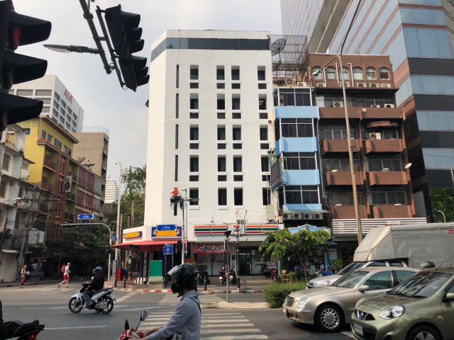 ให้เช่า พื้นที่ทำออฟฟิศ สามแยกเดโช เดือนละ 40,000 เป็นอาคารพาณิชย์ 3 คูหา