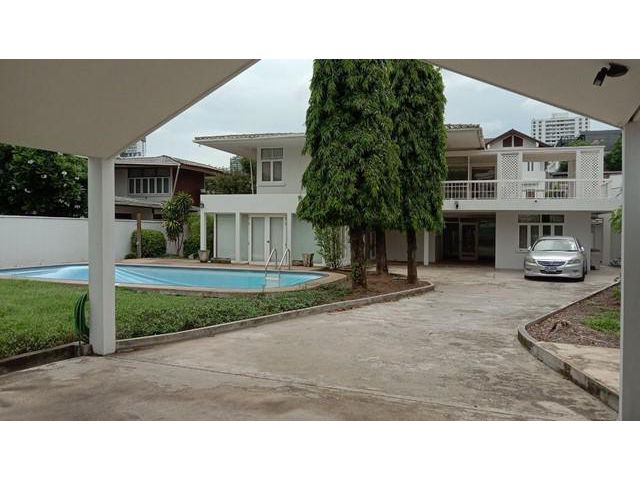 ให้เช่าบ้านเดี่ยว 2ชั้น ถนนสุขุมวิทซอย49 ทองหล่อ