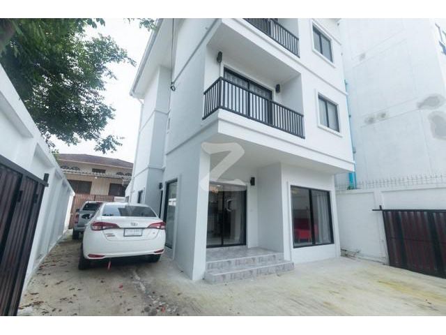 RH1138 ให้เช่าบ้านเดี่ยวใกล้ BTS เอกมัย