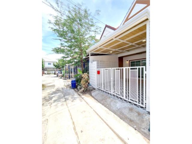 ทาวน์เฮ้าส์ 2 ชั้น 16 ตร.ว. หมู่บ้านเต็มรัก บ้านรีโนเวท พร้อมอยู่ บ้านสวย เดินทางสะดวก ทำเลดี ราคาถูก ใกล้รถไฟฟ้า เดินทา