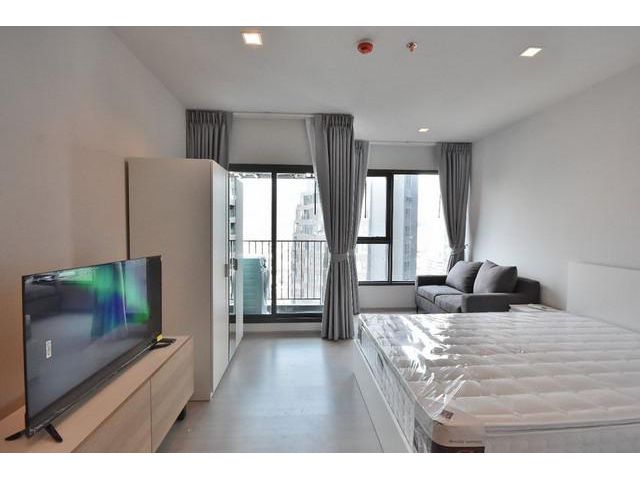 A beautiful unit available!!! at Life Asoke Rama9