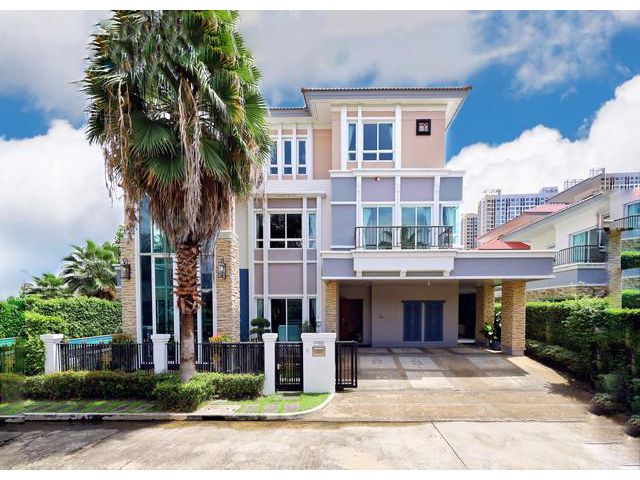 ขายบ้าน3 ชั้นแกรนด์บางกอกบูเลอวาร์ดสาทร 96.5 ตรว.