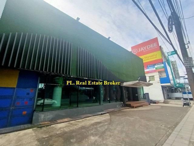 HR1656 ให้เช่าอาคารโชว์รูม ติดถนนศรีนครินทร์ ขนาด400ตรม.  มีที่จอดรถด้านหน้าอาคาร10คัน