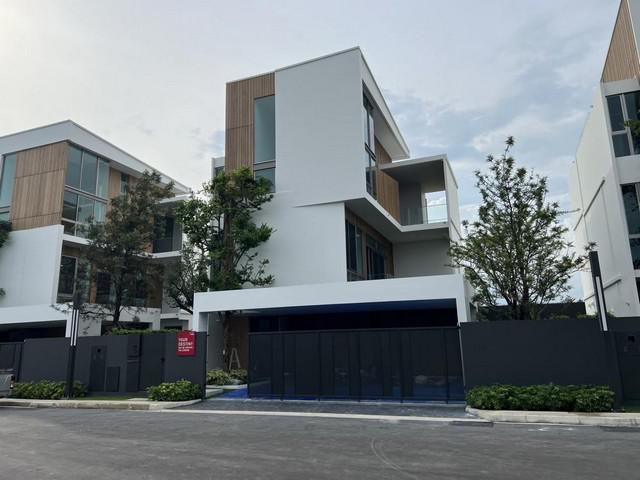 PDD02 ให้เช่า บ้านเดี่ยว 3 ชั้น หมู่บ้าน วีเว่ VIVE พระราม 9 กรุงเทพกรีฑา บ้านใหม่ วิวสนามกอล์ฟ ใกล้ Club House