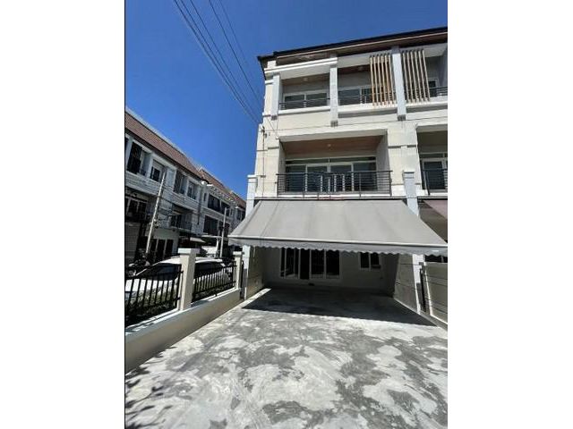 ให้เช่าทาวน์โฮม 3 ชั้น บ้านกลางเมือง ศรีนครินทร์
