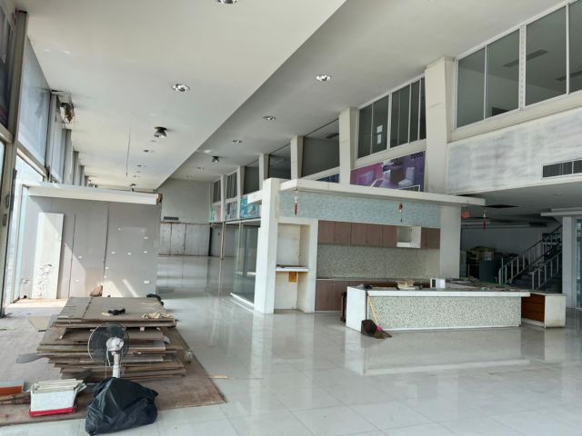ให้เช่าอาคารสำนักงาน พร้อมโกดัง คลังสินค้า รีโนเวทใหม่ ที่ตั้ง อ่อนนุช พัฒนาการ แยกพัฒนาการตัดใหม่ พื้นที่ 1,740 ตร.ม.