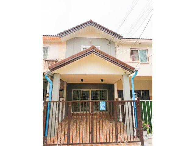 ขายบ้าน ทาวน์เฮ้าส์ พร้อมอยู่ หมู่บ้านนวรัตน์ บางบัวทอง (ซอยจันทร์ทองเอี่ยม)