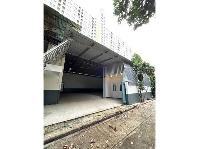 ให้เช่าโกดังพร้อมออฟฟิศ ถนนลาดพร้าวซอย51