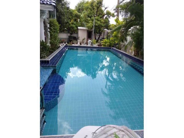 ขายที่ดินพร้อมบ้านหลังใหญ่