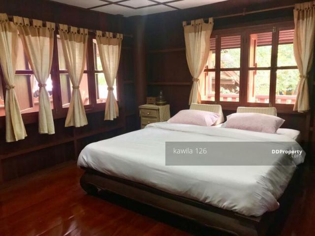 For rent, the guest house has a large garden in the middle of the accommodation