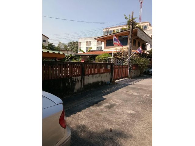 ขายที่ดินซอยลาดพร้าว42/1 ขนาด 1-0-30 ตร.ว.