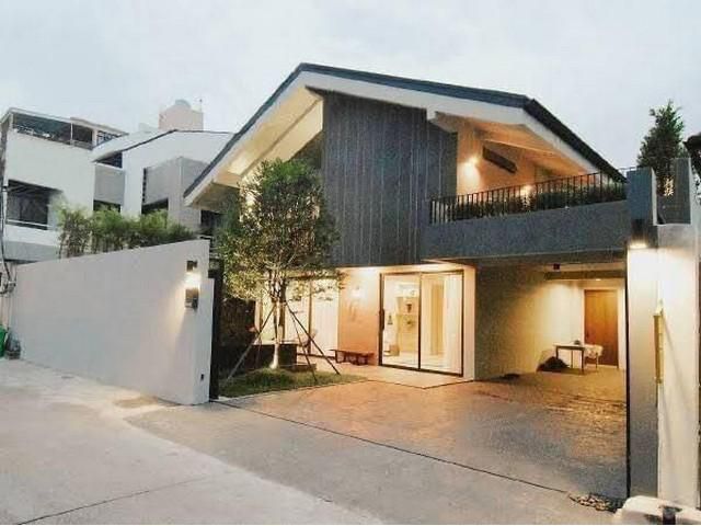 ขายบ้านสไตล์โมเดิร์น450 ตรม สระว่ายน้ำ สุขุมวิท65