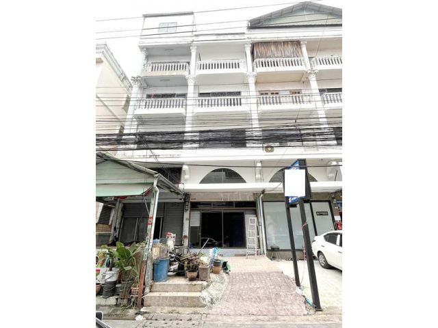 รพ.รามคำแหง ตลาดบางกะปิ รีโนเวทใหม่4.5ชั้น ดาดฟ้า