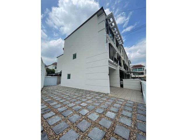 ขายทาวน์โฮม 3 ชั้น โครงการบ้านกลางเมือง Urbanion